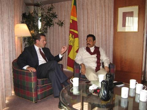 President Mahinda Rajapaksa with US Congressman Foscella
